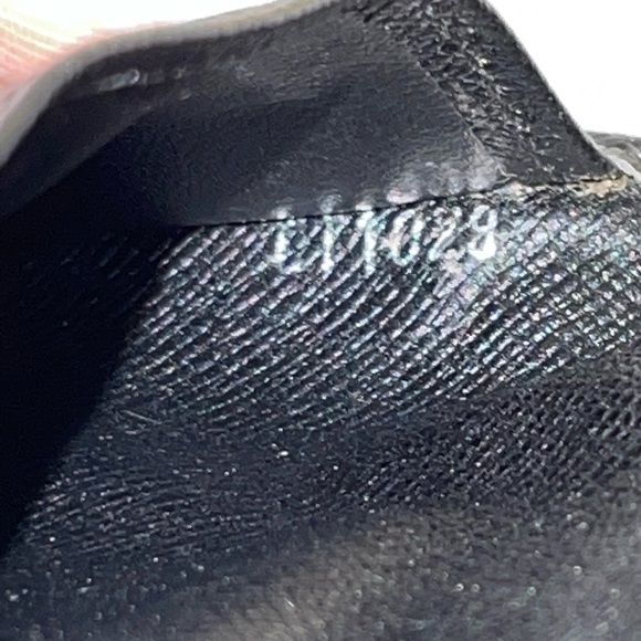 Authentic 💯 Louis Vuitton Long Black wallet - Picture 8 of 8